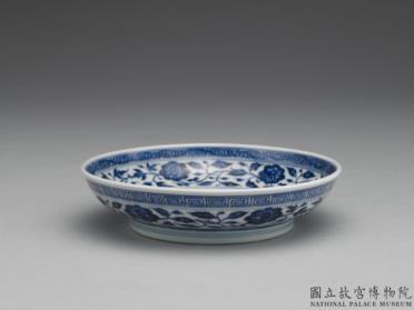 图片[2]-Dish with Indian lotus scrolls in underglaze blue, Qing dynasty, Qianlong reign (1736-1795)-China Archive